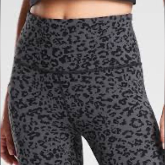 Athleta Elevation Ultra High Rise Leggingd in Leopard Size XS - Picture 3 of 7